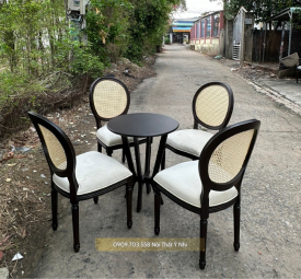 Bộ bàn ghế khách sạn gỗ lưng tựa đan nhựa giả mây, nệm ngồi vải 