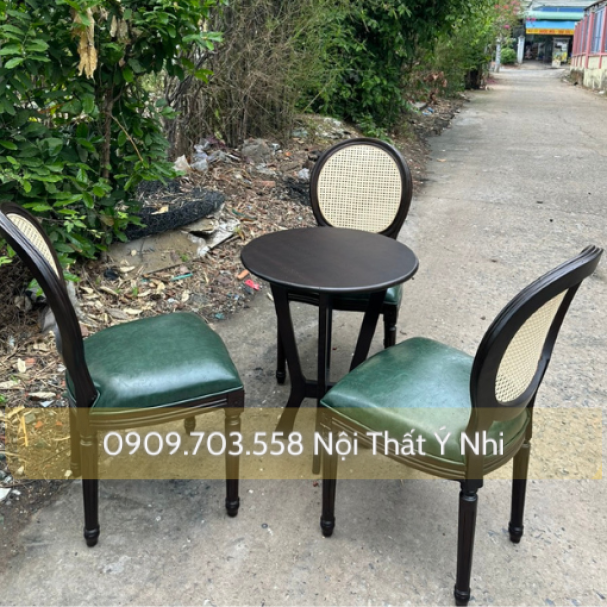 Bộ bàn ghế khách sạn gỗ lưng tựa đan nhựa giả mây, nệm ngồi da