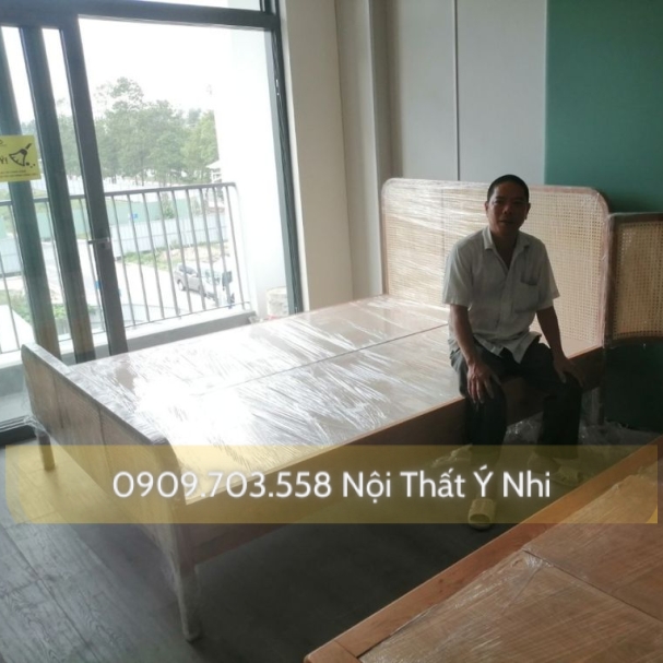 Giường gỗ sồi đan nhựa giả mây YN 09