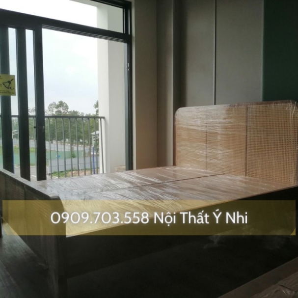 Giường gỗ sồi đan nhựa giả mây YN 09